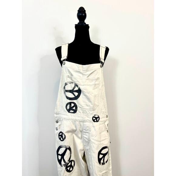 We the Free Ziggy Harmony Overalls in Off White Medium Denim Printed Pockets - Picture 4 of 7